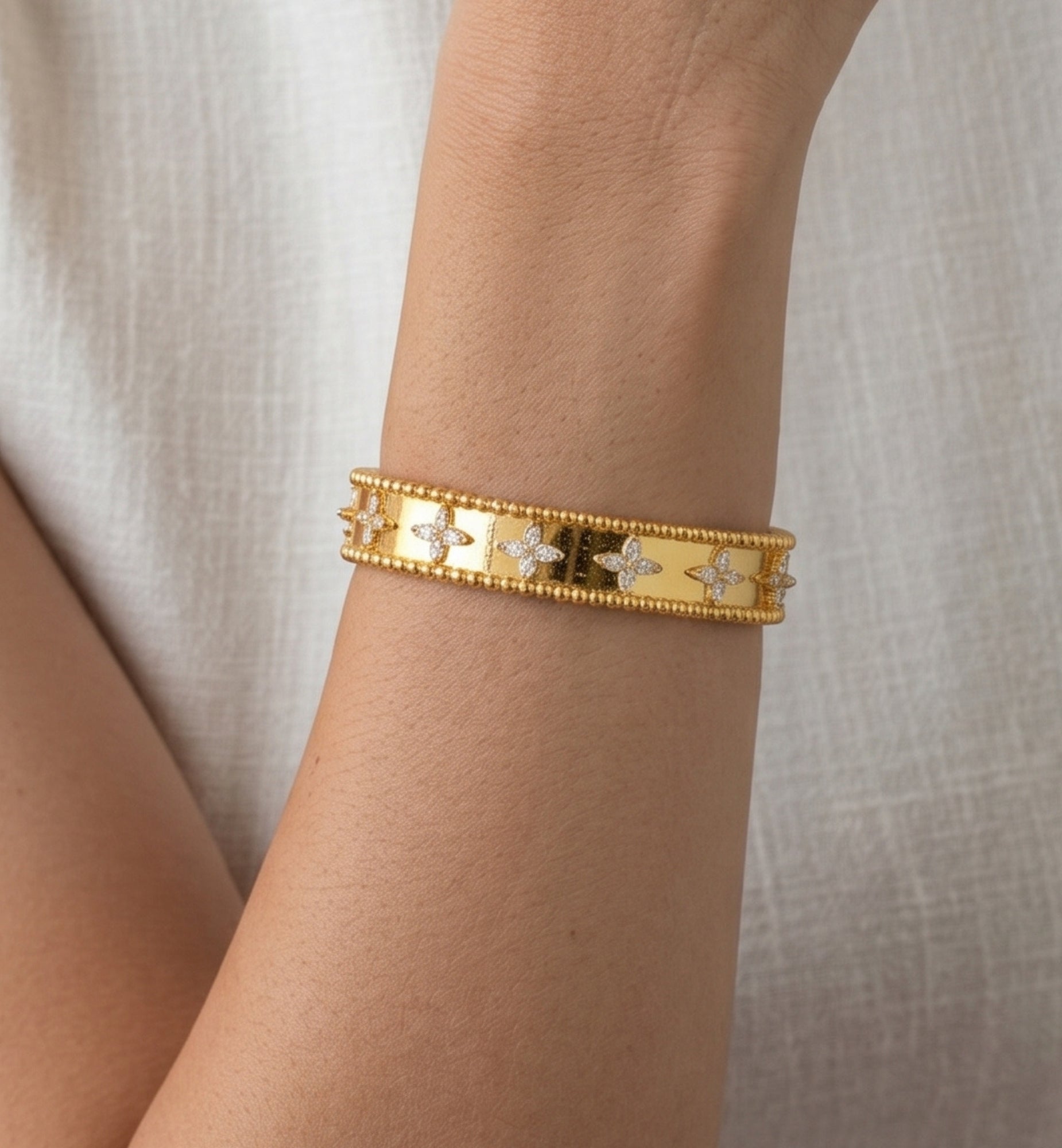 Kinmokusei Gold Flower Beaded Bangle