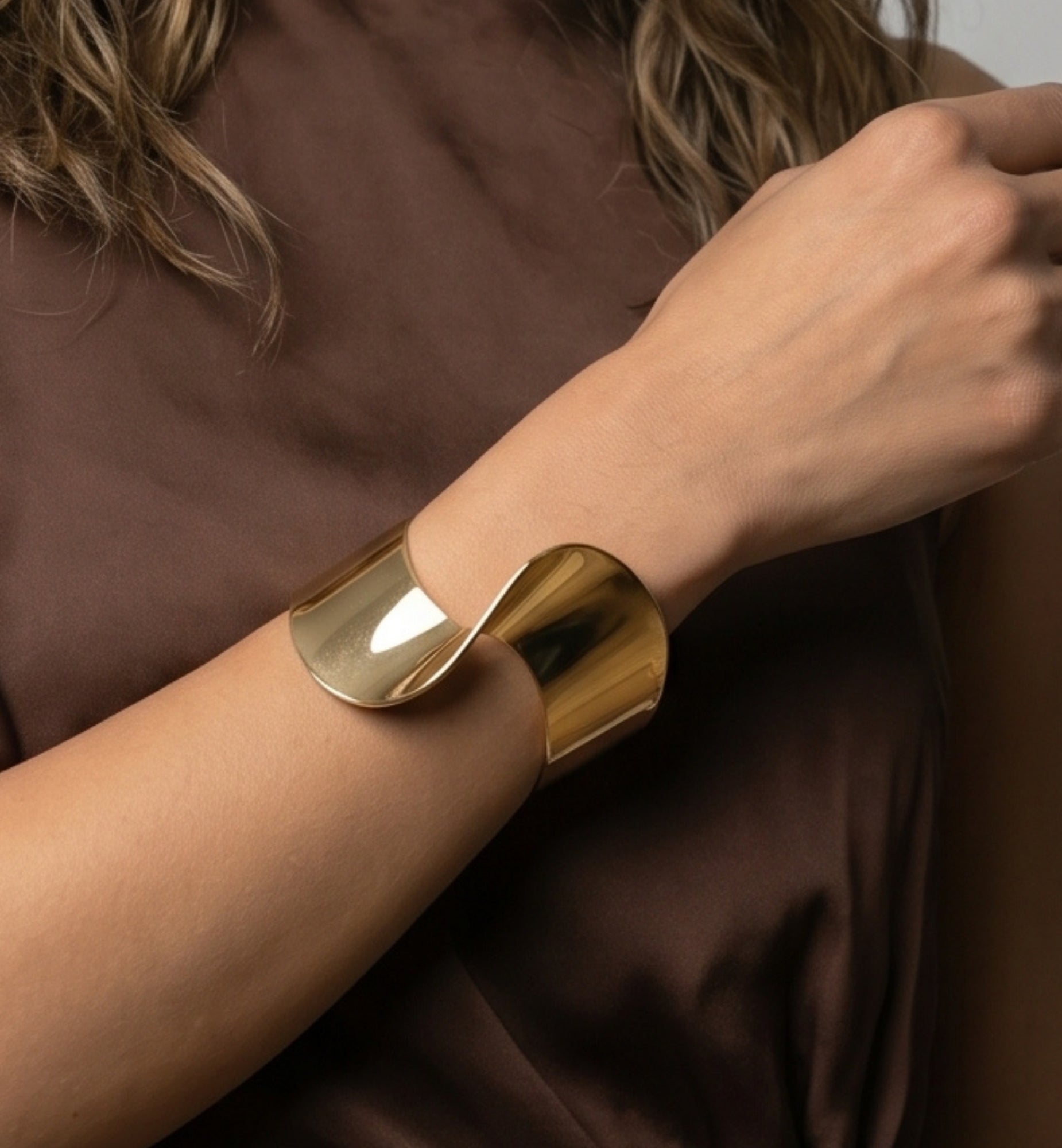 Nami Gold Wave Bangle