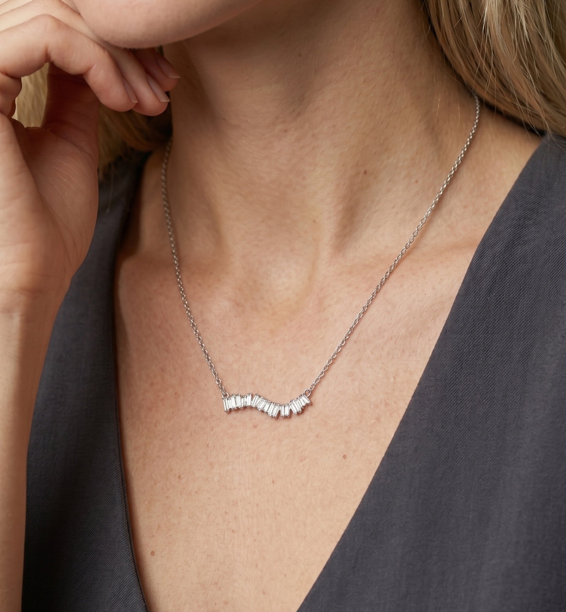 Nami Silver Stone Wave Necklace