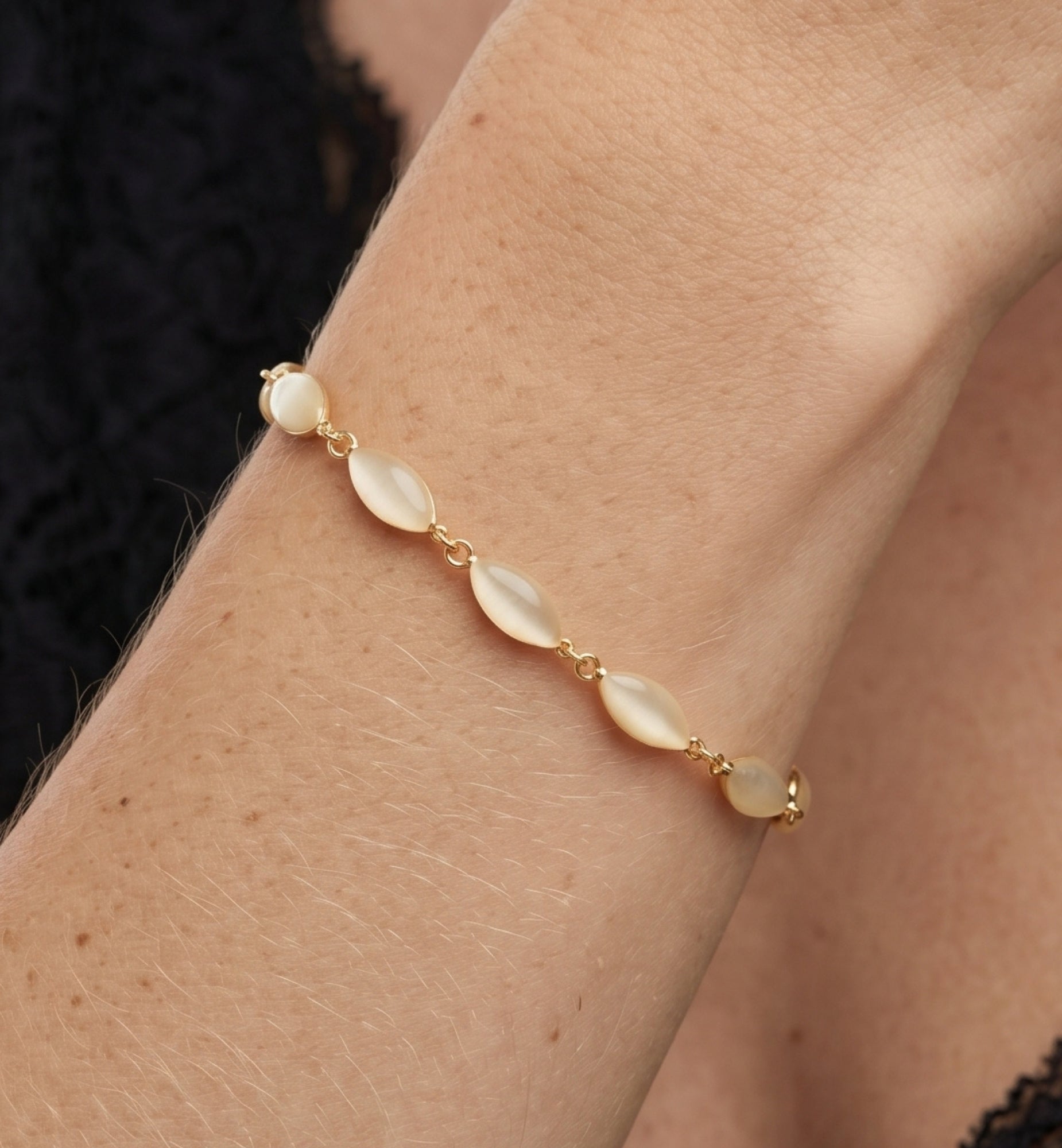 Nekomeishi Cream Cats Eye Bracelet