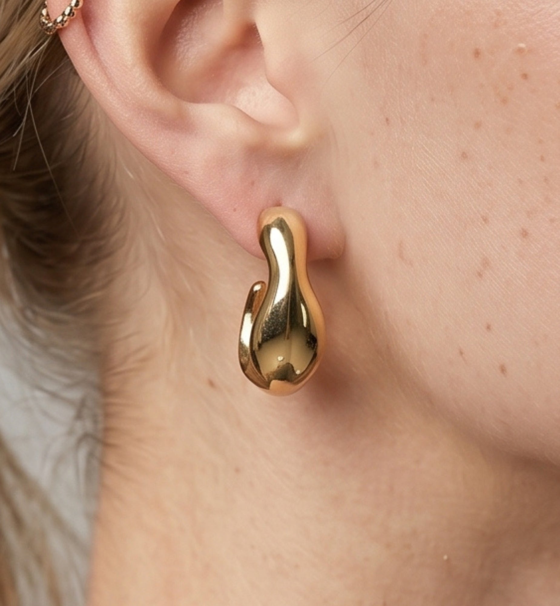 Nami Gold Wave Hoops
