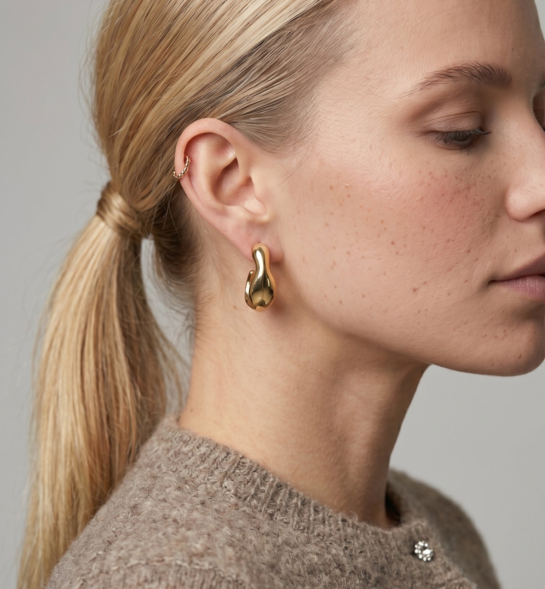 Nami Gold Wave Hoops