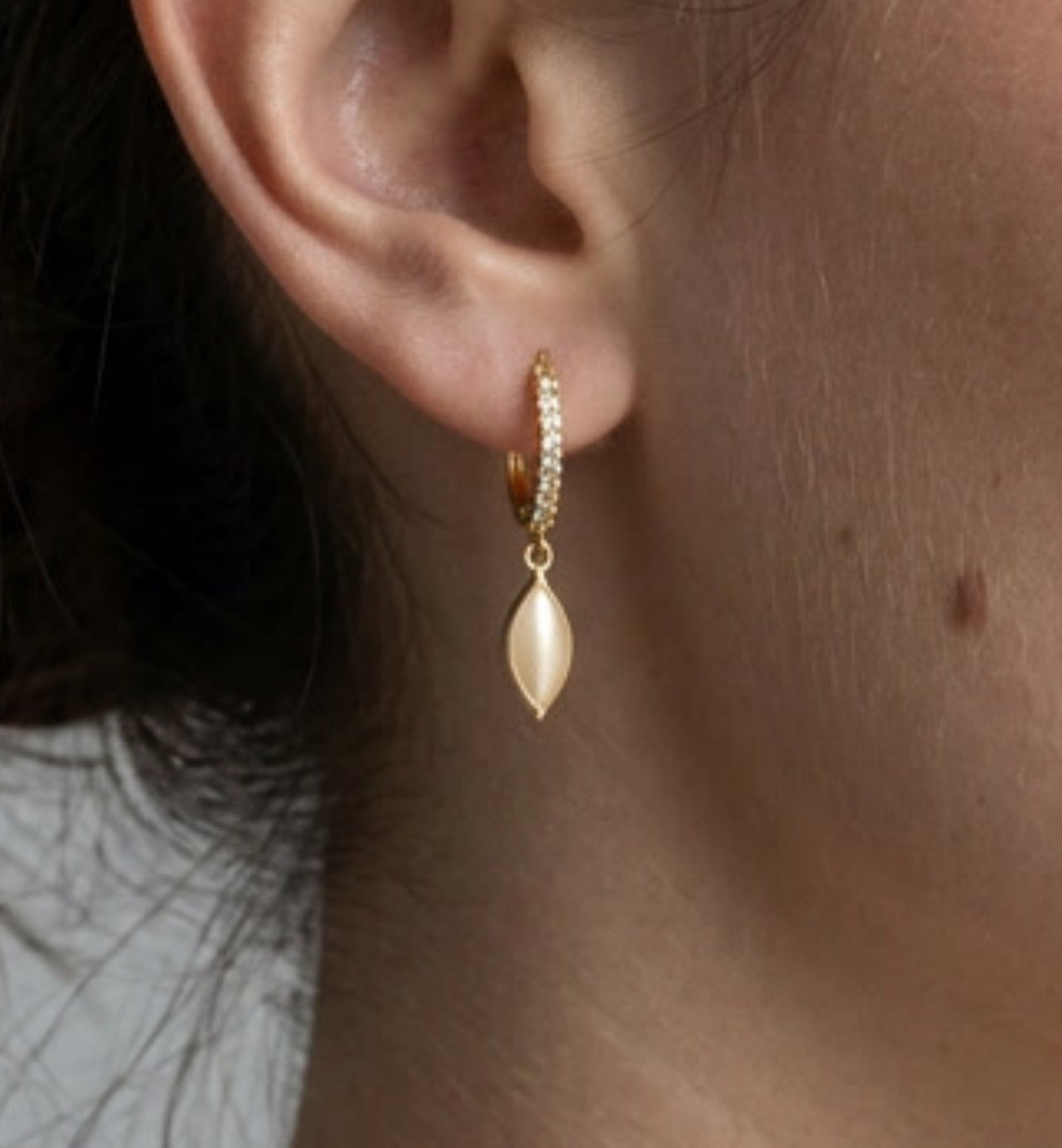 Nekomeishi Cream Cats Eye Earrings
