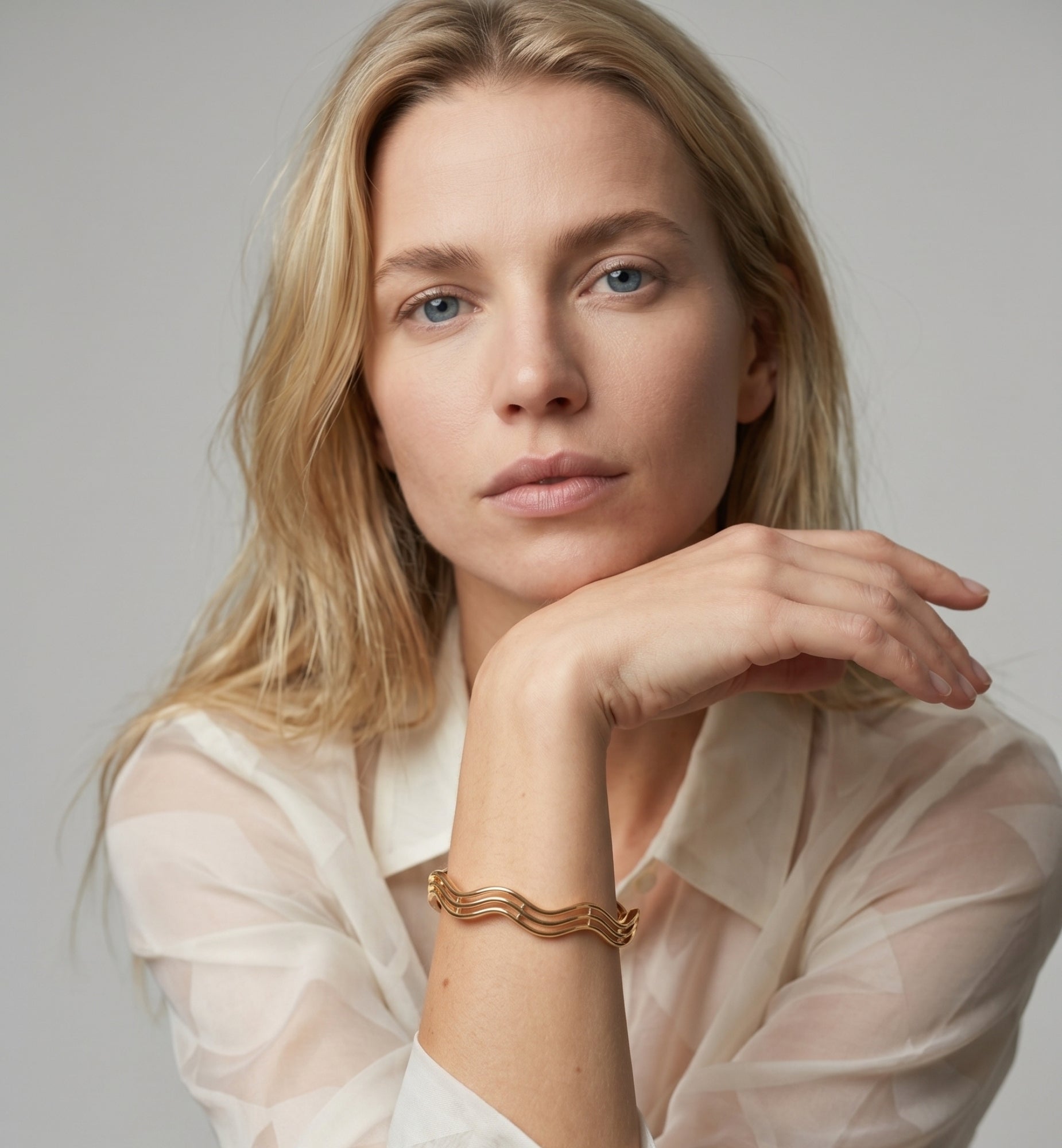 Nami Gold Wave Lines Bangle