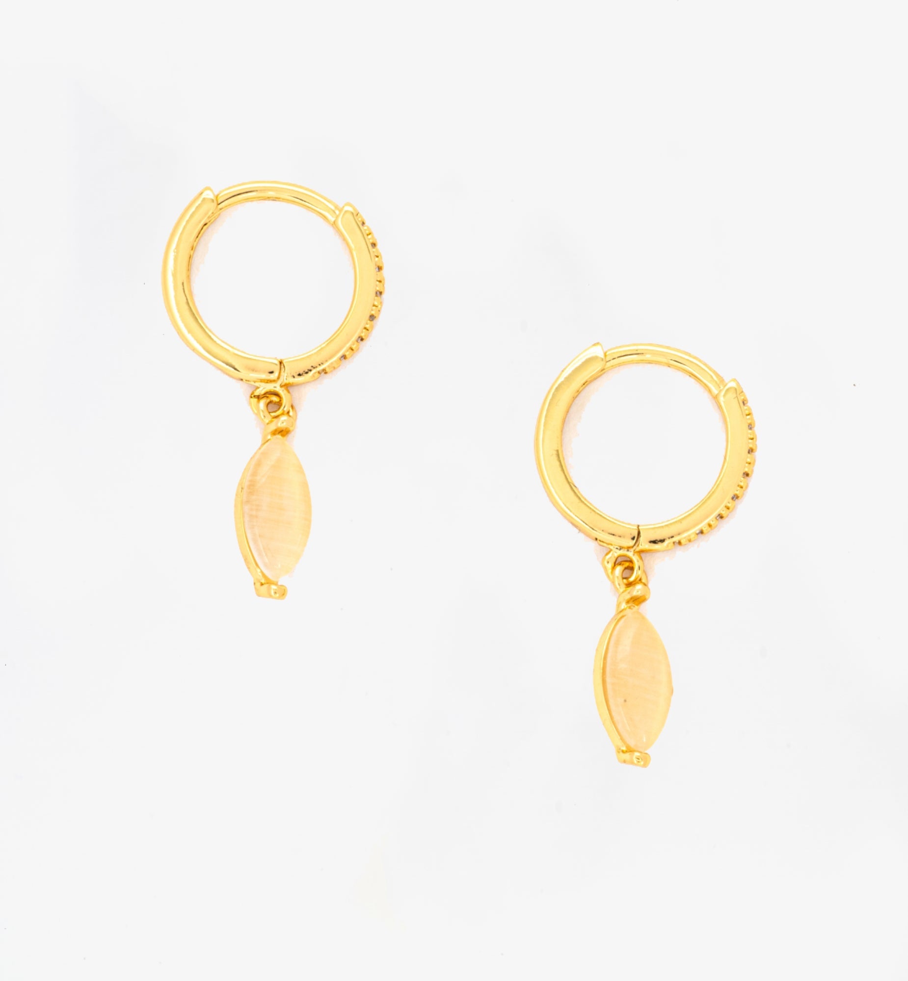 Nekomeishi Cream Cats Eye Earrings + Necklace