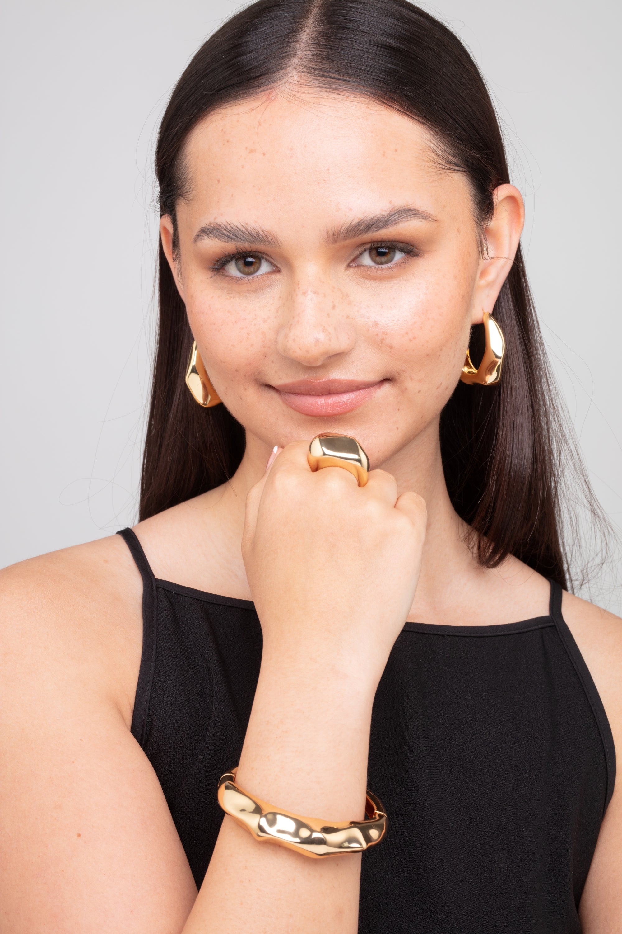Nami Gold Hammered Bangle