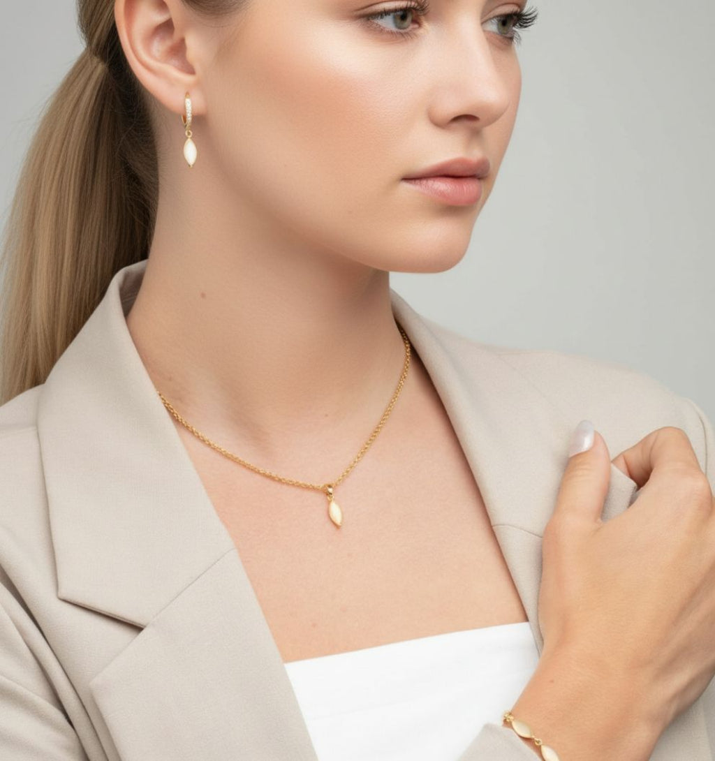 Nekomeishi Cream Cats Eye Earrings