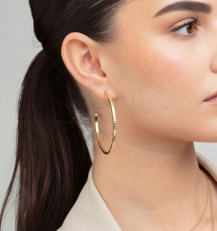 women_wearing_Shikaku_Gold_Thin_hoop_Earring_18K_Gold_Plated